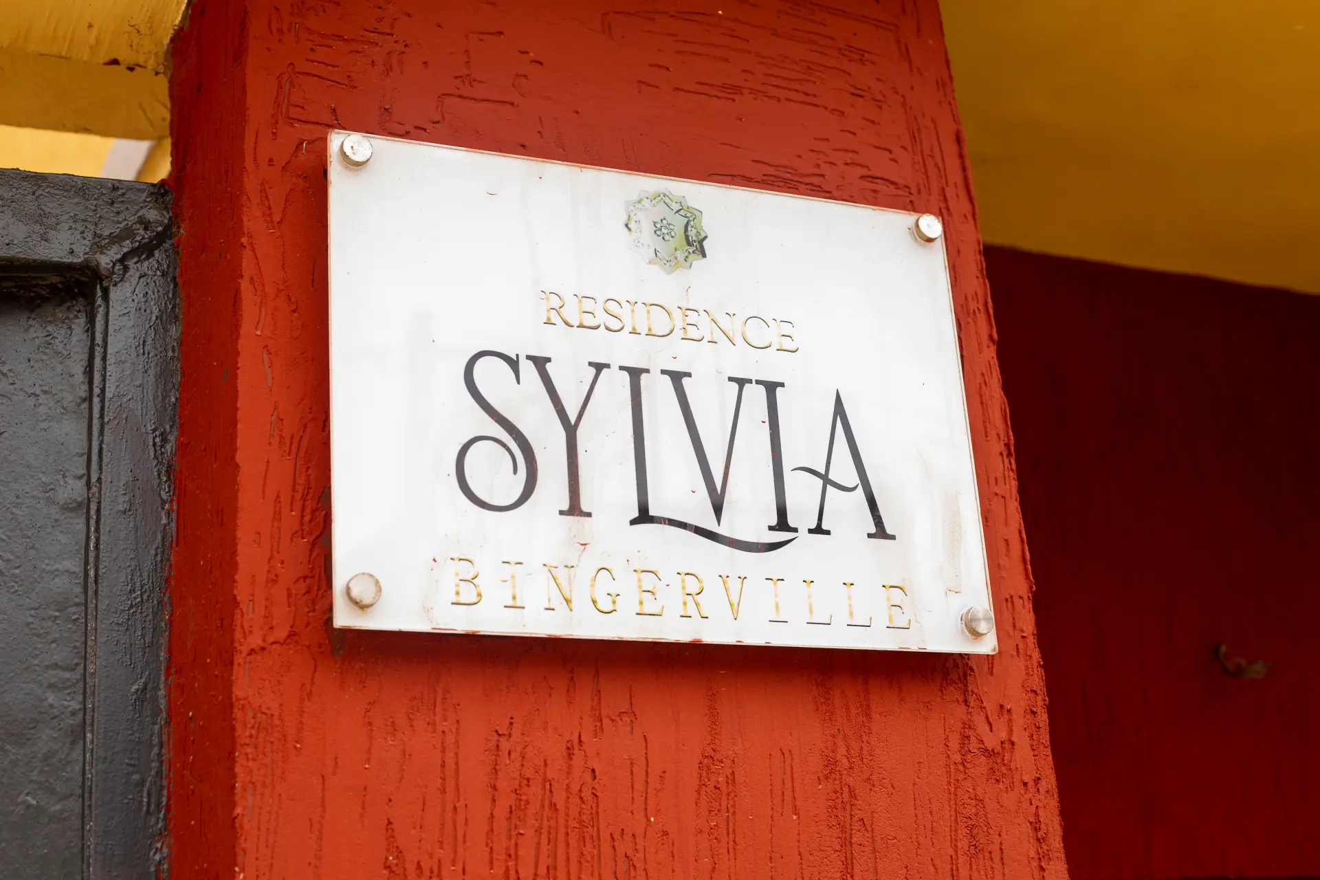Résidence meublée Sylvia: Plaque Résidence Sylvia
